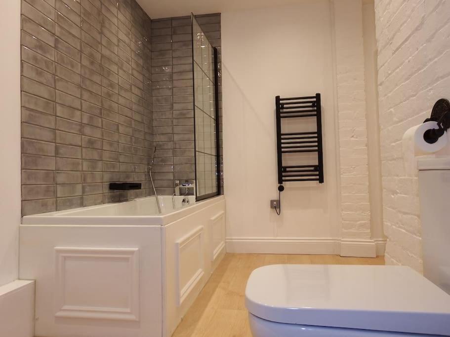 Newly Renovated Stunning Warehouse Apartment Μπόρνμουθ Εξωτερικό φωτογραφία