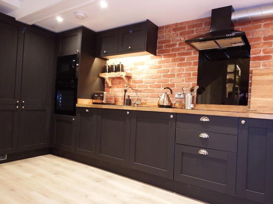Newly Renovated Stunning Warehouse Apartment Μπόρνμουθ Εξωτερικό φωτογραφία