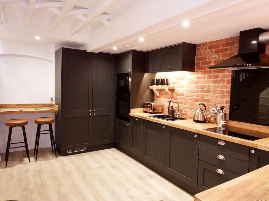 Newly Renovated Stunning Warehouse Apartment Μπόρνμουθ Εξωτερικό φωτογραφία