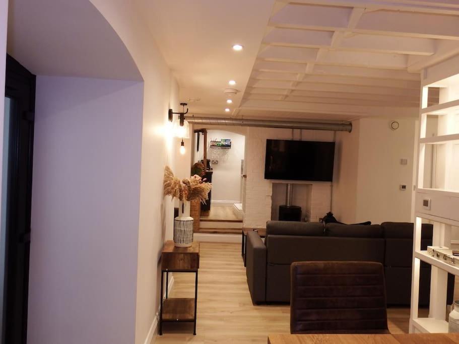 Newly Renovated Stunning Warehouse Apartment Μπόρνμουθ Εξωτερικό φωτογραφία