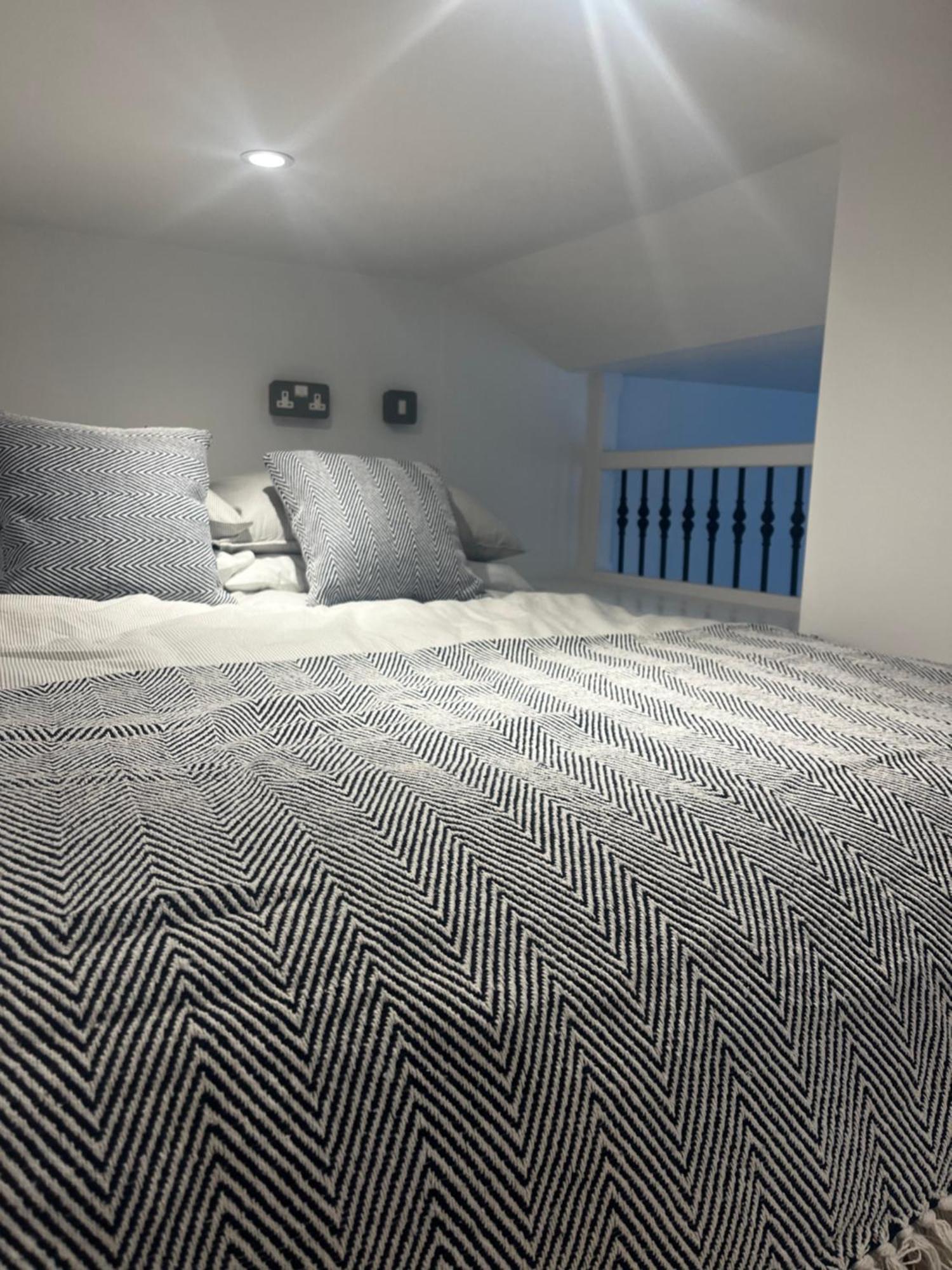 Newly Renovated Stunning Warehouse Apartment Μπόρνμουθ Εξωτερικό φωτογραφία