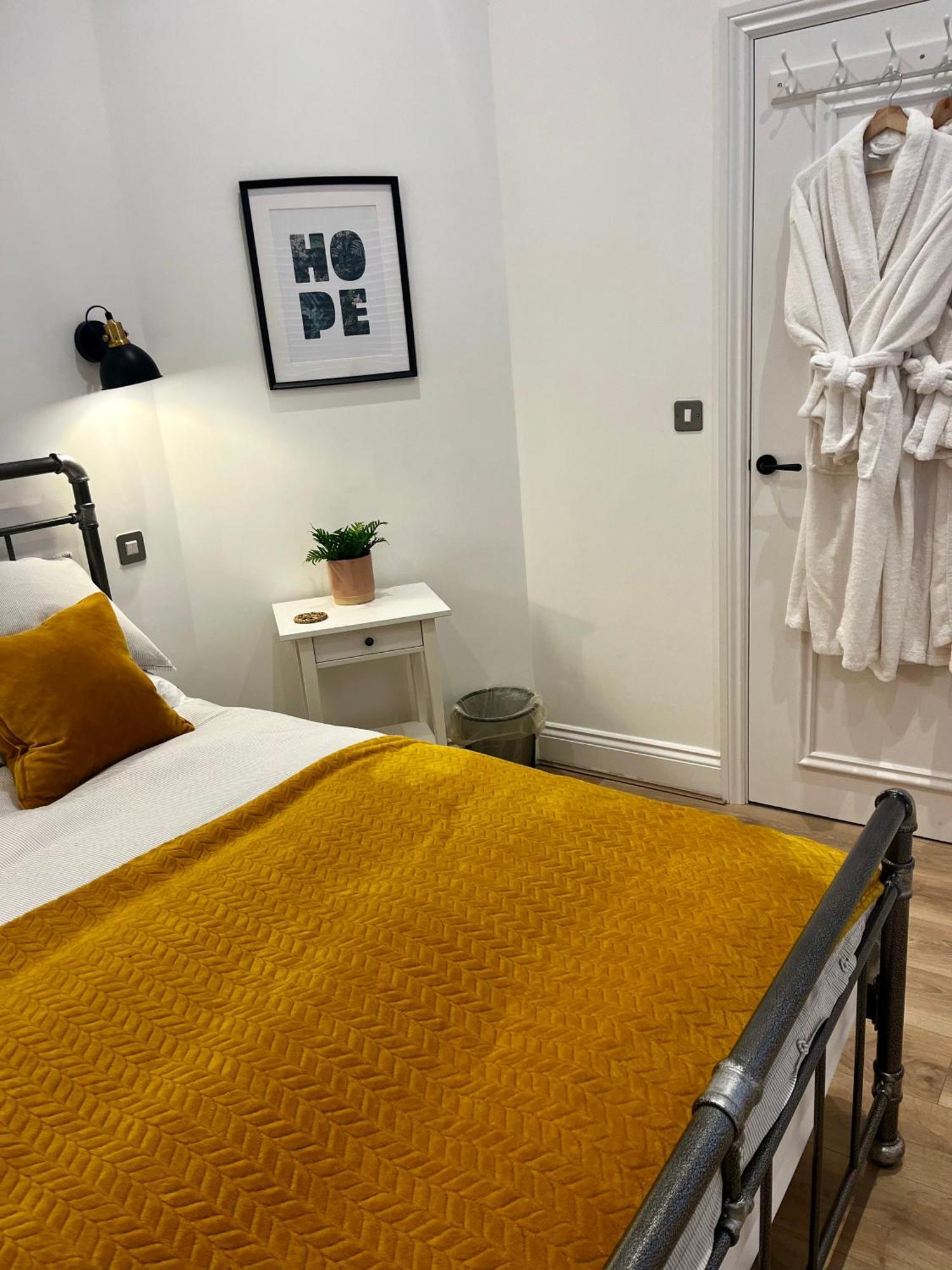 Newly Renovated Stunning Warehouse Apartment Μπόρνμουθ Εξωτερικό φωτογραφία