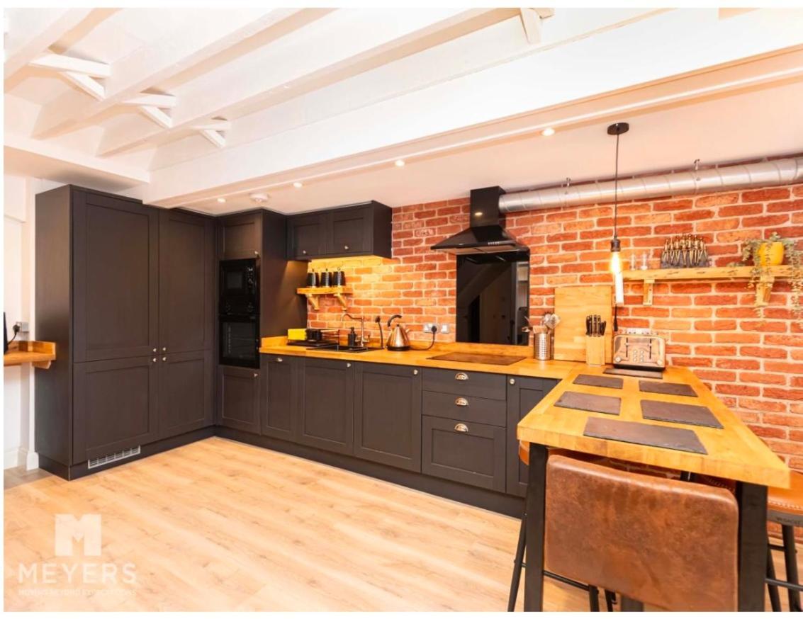 Newly Renovated Stunning Warehouse Apartment Μπόρνμουθ Εξωτερικό φωτογραφία